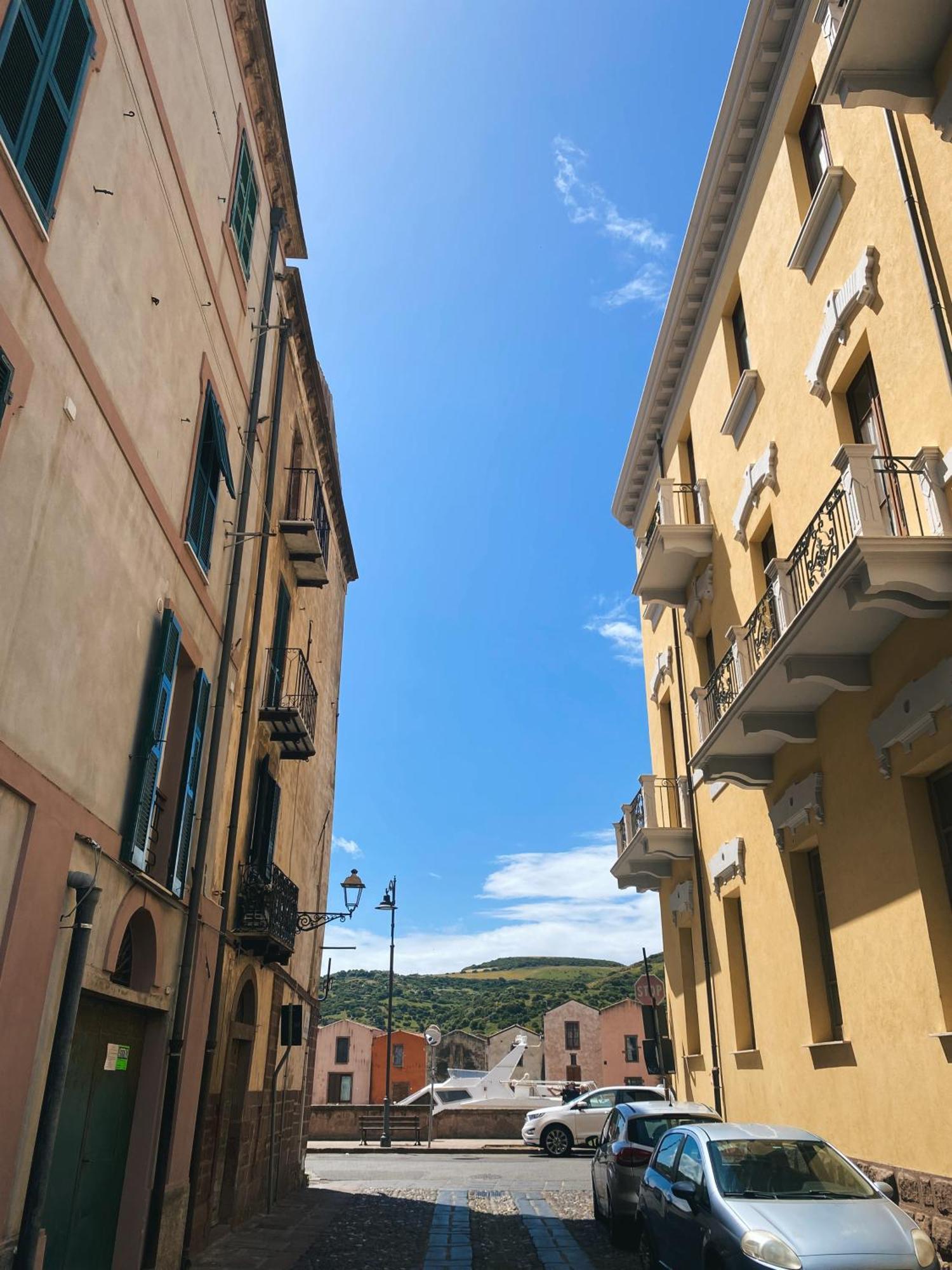 Tra I Due Ponti Bosa Exterior foto