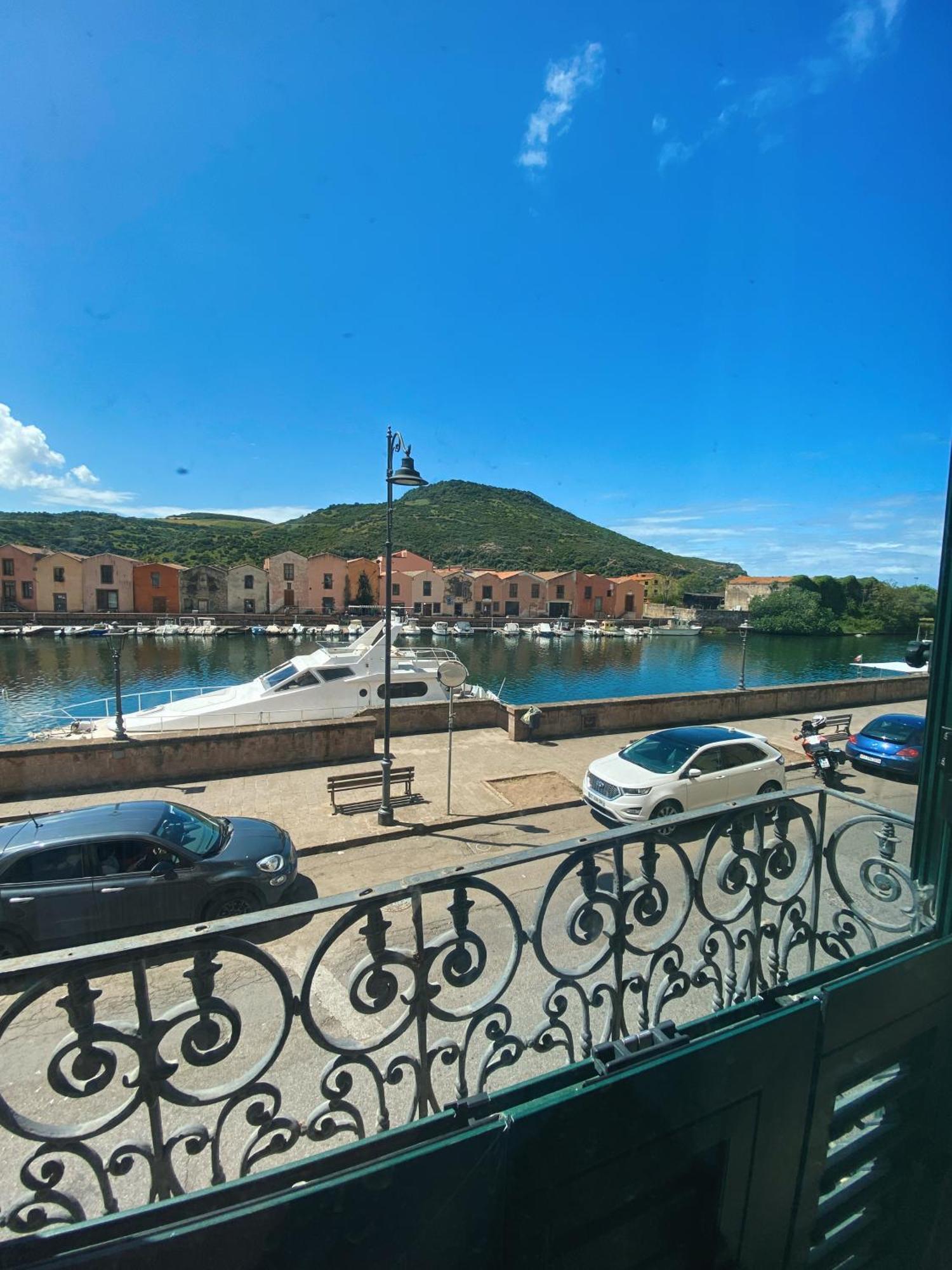 Tra I Due Ponti Bosa Exterior foto