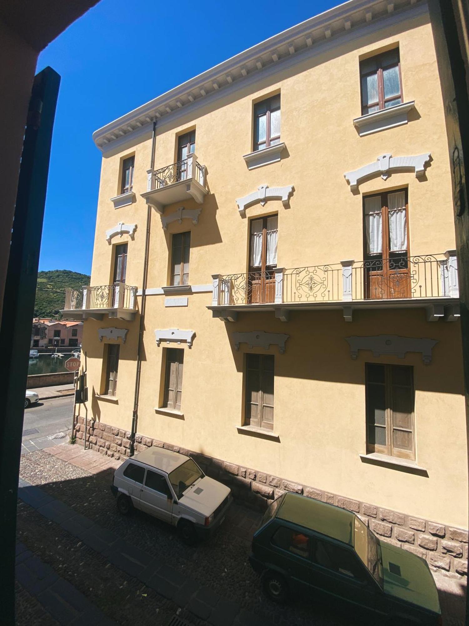 Tra I Due Ponti Bosa Exterior foto