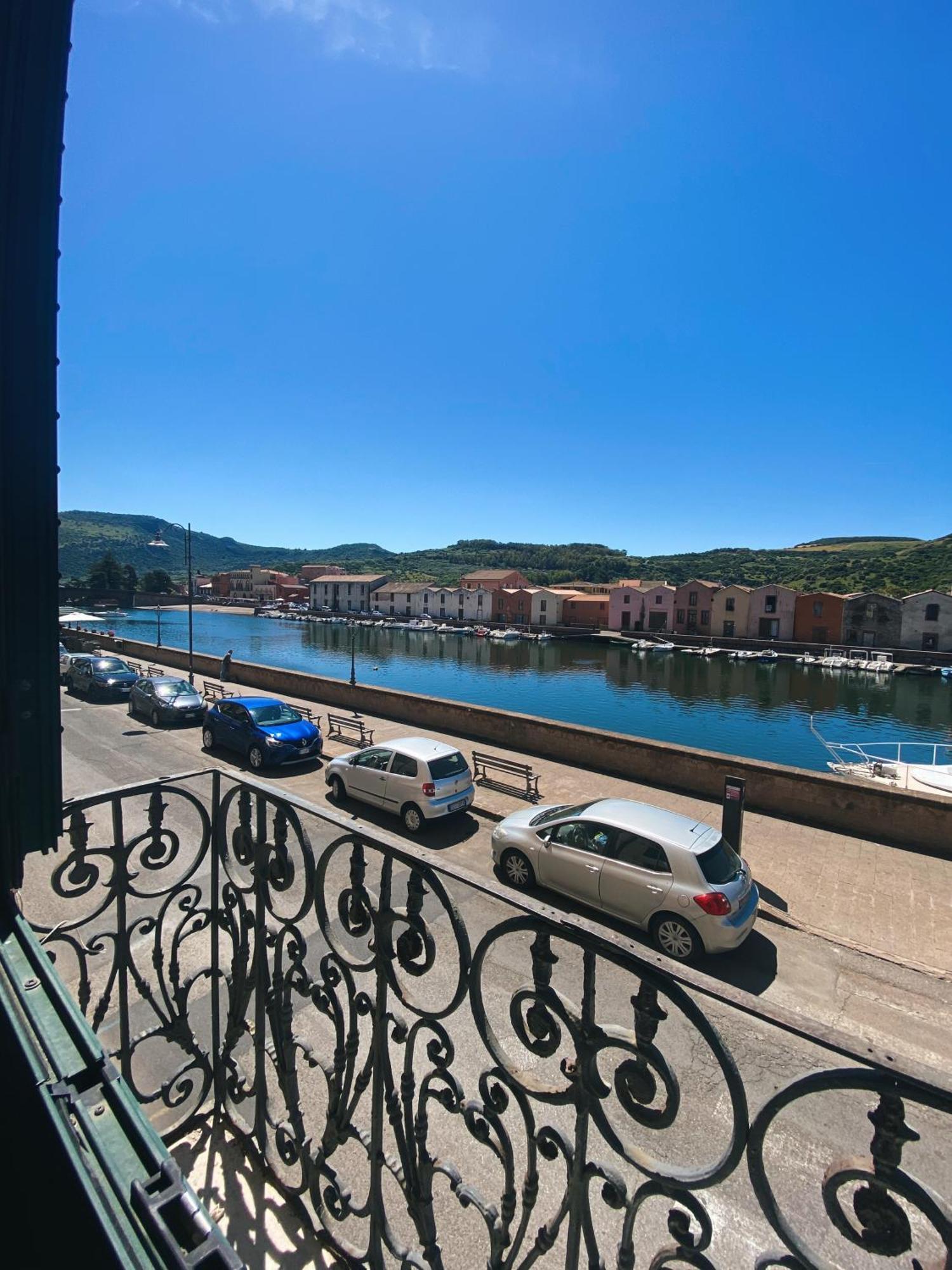 Tra I Due Ponti Bosa Exterior foto