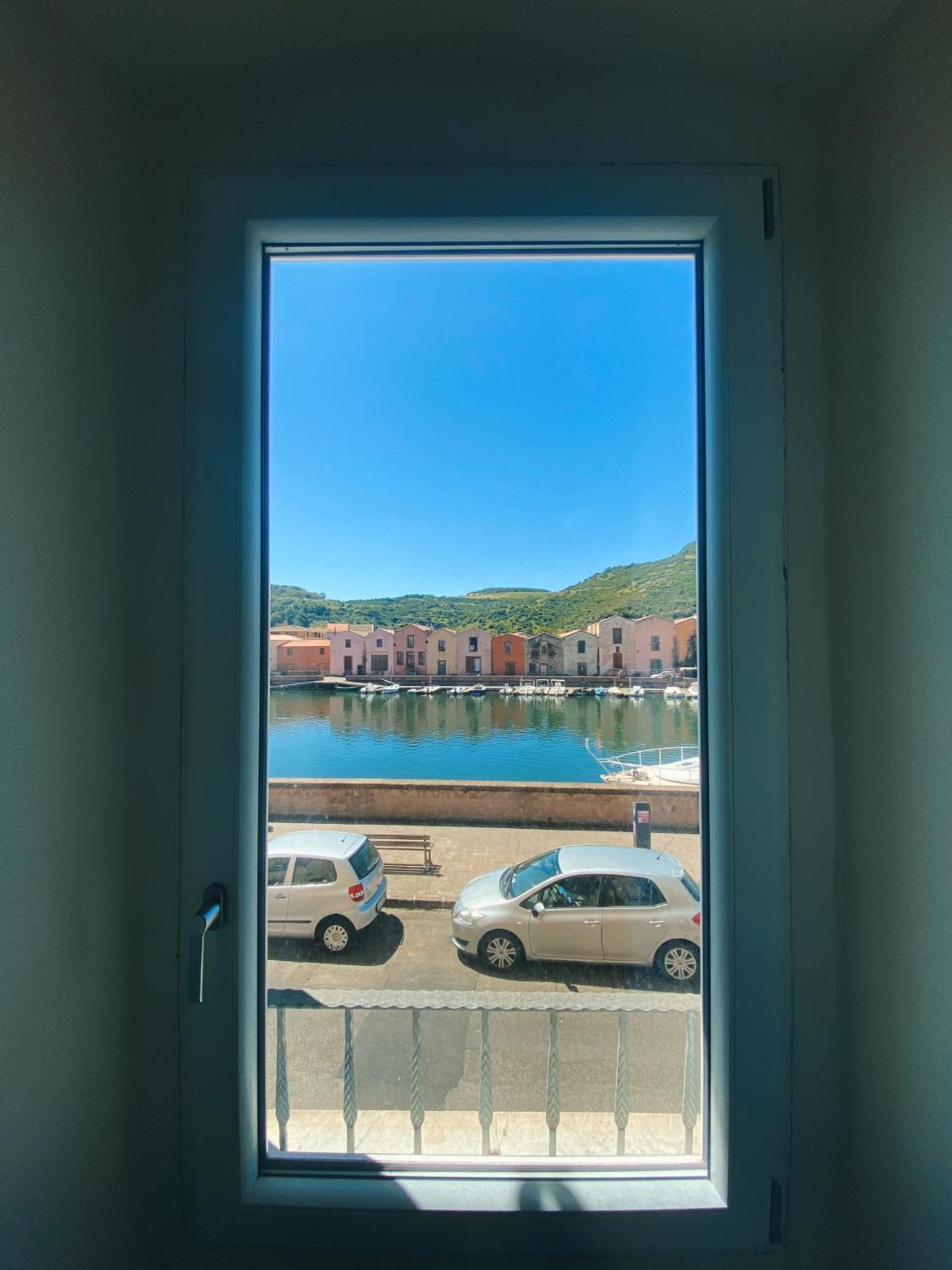 Tra I Due Ponti Bosa Exterior foto